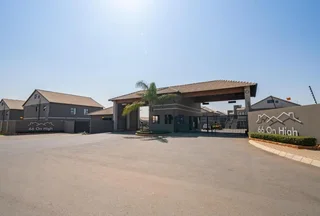 Modern Townhouse In Benoni