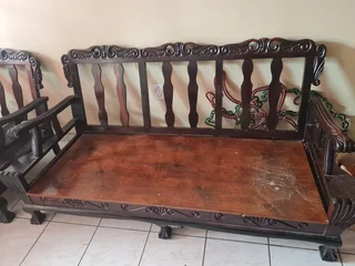 Ball and claw lounge