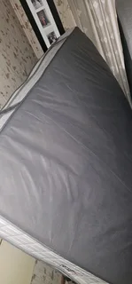 Queen size bed and base 2nd hand