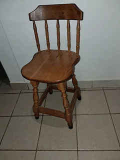 Solid oak round table