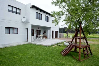 Fully Furnished Studio Flat – All Inclusive – No Deposit, R8000 p/m