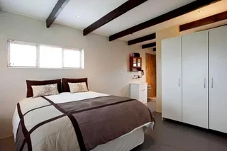 Self-Contained Furnished Studio – No Desposito – R8000 p/m