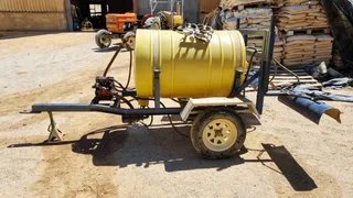 2015 x 600 Liter onkruid spuit met vlerke