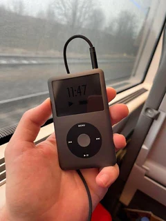 iPod classic 160gb 7th gen (immaculate condition)