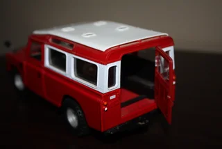 LAND ROVER SERIES III BY BURAGO (REF 1023)