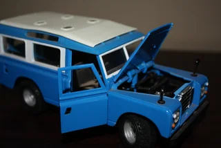 Land Rover Series Iii By Burago (ref 1024)