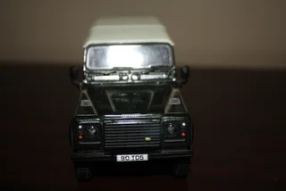 LAND ROVER DEFENDER 90.  (REF 1025)