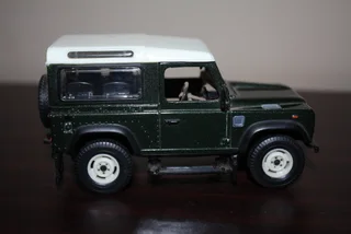 Land Rover Defender 90.  (ref 1025)