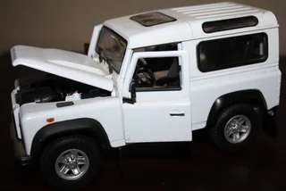 LAND ROVER DEFENDER 90. (REF 1028)