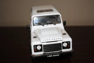 LAND ROVER DEFENDER 90. (REF 1028)