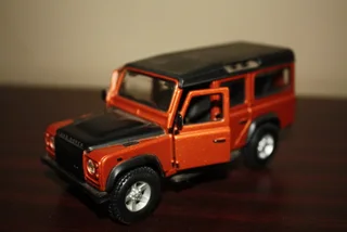 Land Rover Defender 110. (ref 1032)