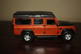 LAND ROVER DEFENDER 110. (REF 1032)