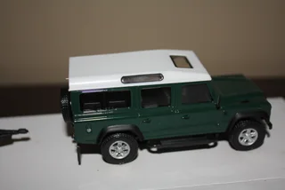 LAND ROVER DEFENDER 110 WITH HORSE BOX.  (REF 1033)