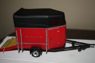 LAND ROVER DEFENDER 110 WITH HORSE BOX.  (REF 1033)