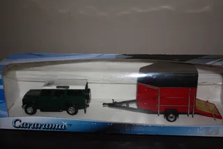 LAND ROVER DEFENDER 110 WITH HORSE BOX.  (REF 1033)