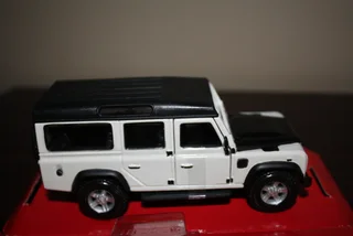 LAND ROVER DEFENDER 110.  (REF 1034)