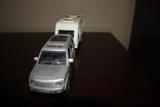 LAND ROVER DISCOVERY WITH CARAVAN. (REF 1035)