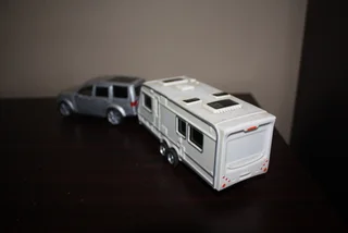 LAND ROVER DISCOVERY WITH CARAVAN. (REF 1035)
