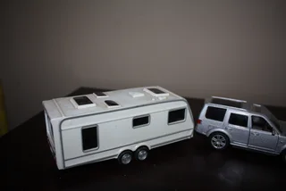 LAND ROVER DISCOVERY WITH CARAVAN. (REF 1035)