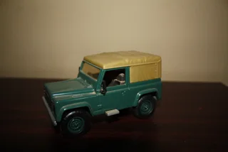 Land Rover Defender 90.  (ref 1037)