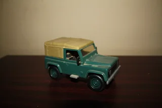 LAND ROVER DEFENDER 90.  (REF 1037)