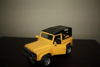 Land Rover Defender 90. (ref 1042)