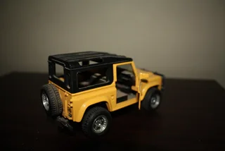 LAND ROVER DEFENDER 90. (REF 1042)