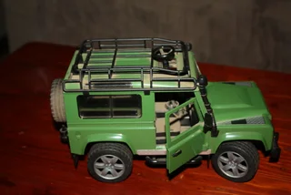 Land Rover Defender 90. (ref 1044).