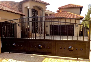 Gate and fence installer