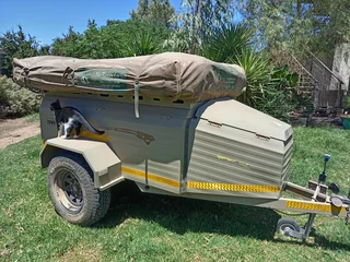 Camper trailer with tent and extras