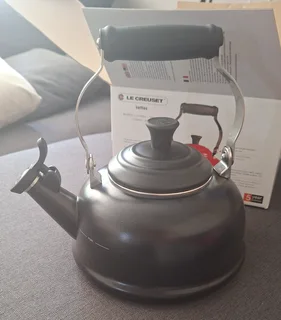 Le Creuset Matt Black Whistling Kettle