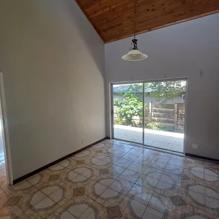 4 SLAAPKAMER HUIS TE HUUR - Wonderboom Suid teen die berg