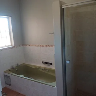 4 SLAAPKAMER HUIS TE HUUR - Wonderboom Suid teen die berg