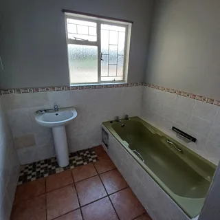 4 SLAAPKAMER HUIS TE HUUR - Wonderboom Suid teen die berg