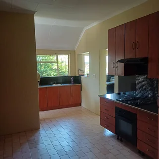 4 SLAAPKAMER HUIS TE HUUR - Wonderboom Suid teen die berg