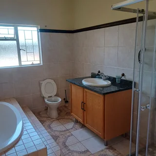 4 Slaapkamer Huis Te Huur - Wonderboom Suid Teen Die Berg