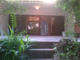 2 bedroom apartment with pvt Garden