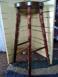 WOODEN TALL TURNED TABLE STAND WITH THREE WOODEN CANDLE HOLDERS FOR SALE AT SEAVIEW/BELLAIR