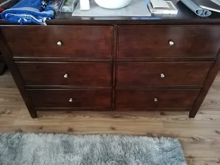 Chest of drawers