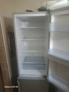 Hisense 323 ltr fride frezzer water dispenser