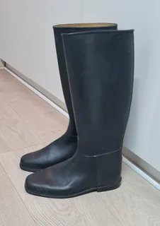 Horse riding boots