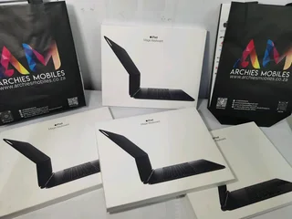 Apple Magic Keyboard 12.9 inch. 3rd, 4th, 5th, 6th Gen and iPad air 13 inch m2