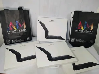 Apple Magic Keyboard 13 Inch. Compatible with ipad 13 inch and iPad air 13 inch m3