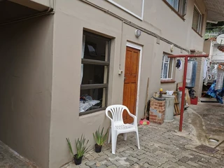 ROOMS AND Apartments to LET