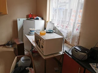 ROOMS AND Apartments to LET