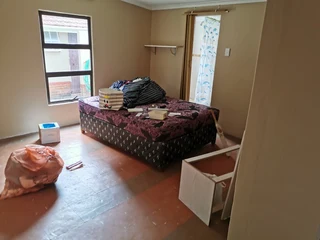 ROOMS AND Apartments to LET