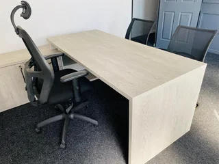 CUSTOM MADE EXECUTIVE OFFICE DESK