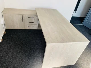 CUSTOM MADE EXECUTIVE OFFICE DESK