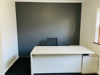 CUSTOM MADE MANAGEMENT OFFICE DESK