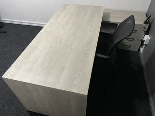 CUSTOM MADE MANAGEMENT OFFICE DESK